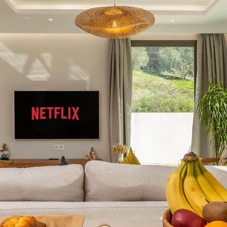 Villa Divinum Mare Luxury With Private Pool & Sea View Just 200m From The