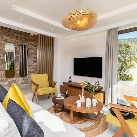 Divinum Mare Luxury With Private Pool & Sea View Apartment